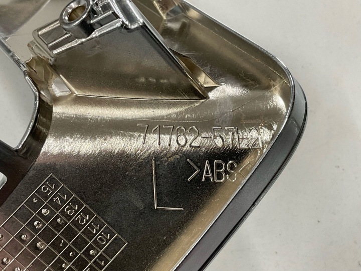 MOULURE CHROME HALOGÈNE PARE-CHOCS AVANT SUZUKI KIZASHI GAUCHE 765.