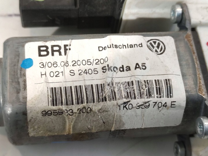 VOLKSWAGEN TOURAN 1 PETIT MOTEUR VITRES DROIT ARRIÈRE 1K0959704E