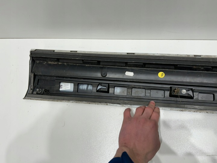 AUDI Q2 MOULURE PORTES DROITE AVANT DROIT AVANT ORIGINAL