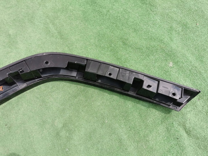 MOULURE SUR AILE GAUCHE ARRIÈRE ARRIÈRE MERCEDES G CLASSE W463 A4638805703