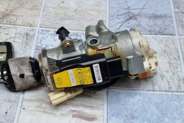 CONTACTEUR D'ALLUMAGE TOYOTA AVENSIS VERSO (_M2_) 45020287 2.0L DIESEL 85KW 2002