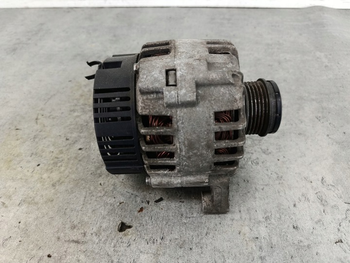 ALTERNATEUR SKODA SUPERB I 06B903016E 2542232D SG12B010 VALEO 1.8 20V