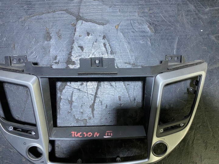 HYUNDAI TUCSON II III 2 3 CHÂSSIS PANNEAU CHÂSSIS GRILLE RADIO NAVIGATION TABLEAU DE BORD