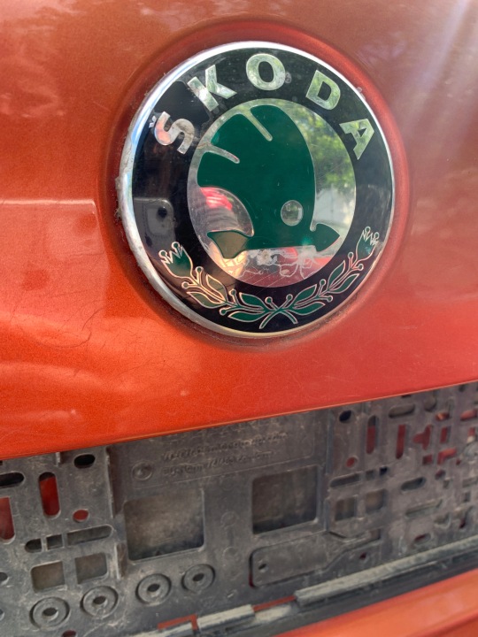 SKODA FABIA II BERLINE COMPACTE COUVERCLES DE COFFRE COUVERCLES DE COFFRE AVEC VITRE LF3H