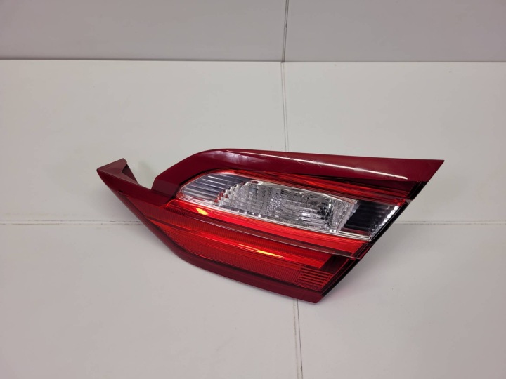 PHARE ARRIÈRE DANS COUVERCLE DE COFFRE DROITE CÔTÉ FORD FIESTA 7 2019 H1BB-13A602-B