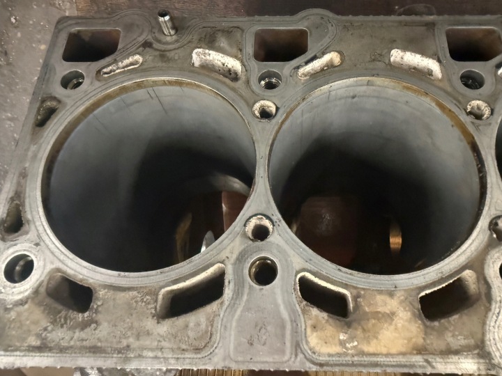 AUDI 4.2 FSI V8 BAT BLOC BAS MOTEUR CARROSSERIE 079103021AD