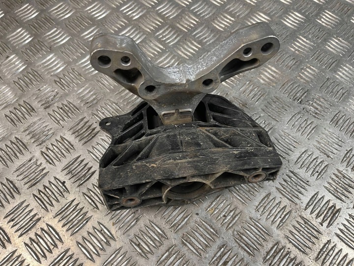 POIGNÉE MOTEUR PEUGEOT 2008 II 243248