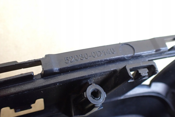 TOYOTA YARIS III LIFT 17- GRILLE CHÂSSIS PARE-CHOCS HALOGÈNE DROITE 814810D360