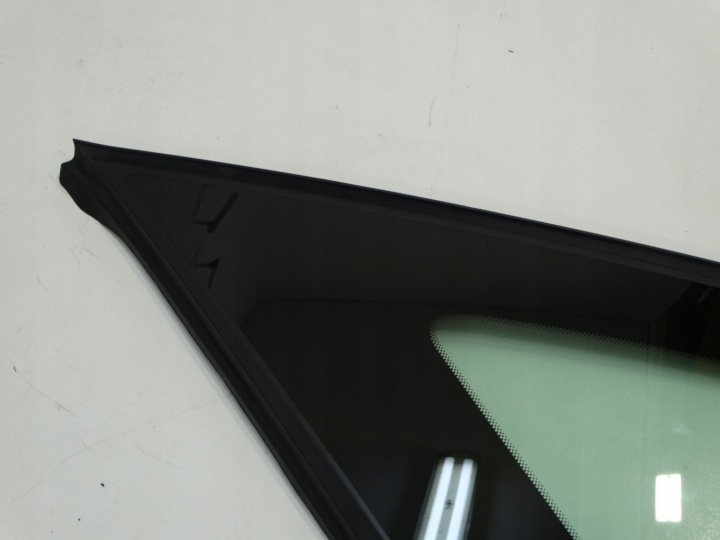 VITRE CARROSSERIE GAUCHE ARRIÈRE CITROEN C4 III 2021R.- 9832918480