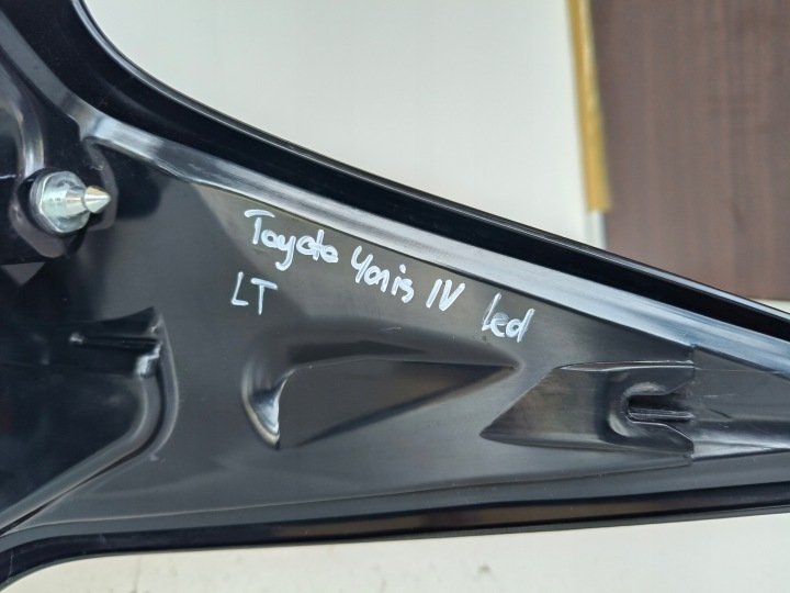 PHARE GAUCHE ARRIÈRE TOYOTA YARIS IV 20- LED