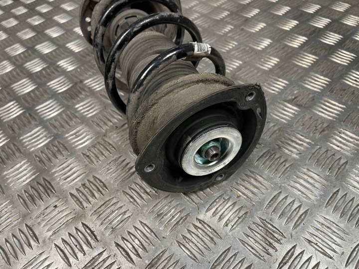 AMORTISSEUR AVANT AVANT CÔTÉ DROITE AUDI A3 S3 8V 5Q0413031DF