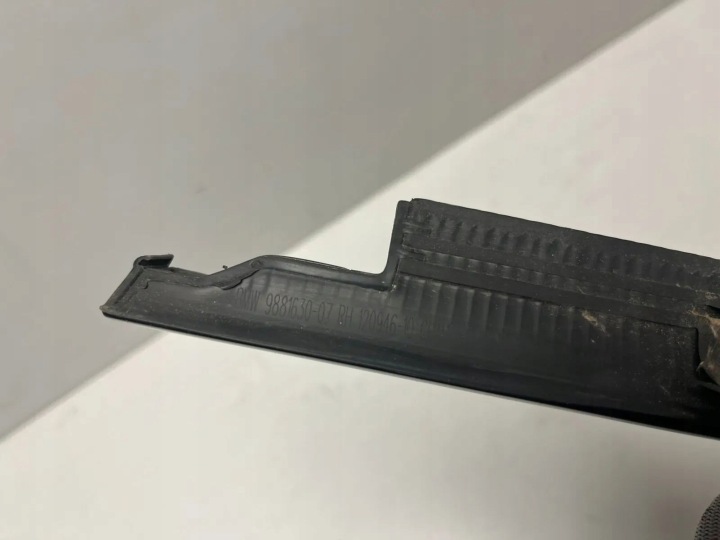 MOULURE VITRES PORTE COULISSANTE BMW XM 9881630