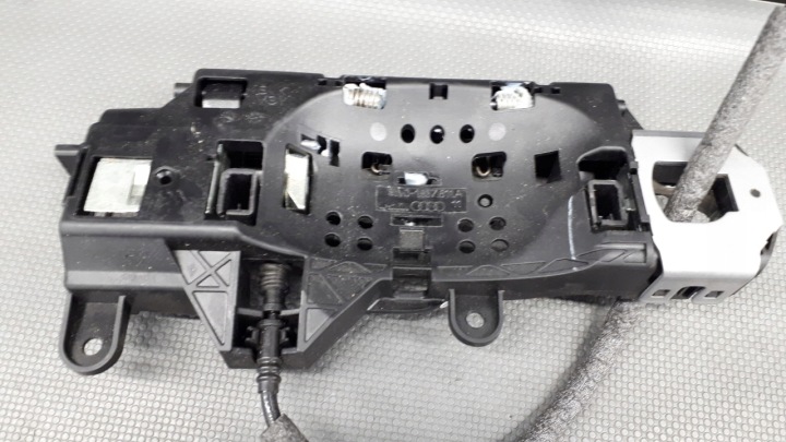 8W01837811A FIXATION POIGNÉES GAUCHE AVANT AUDI A4 B9