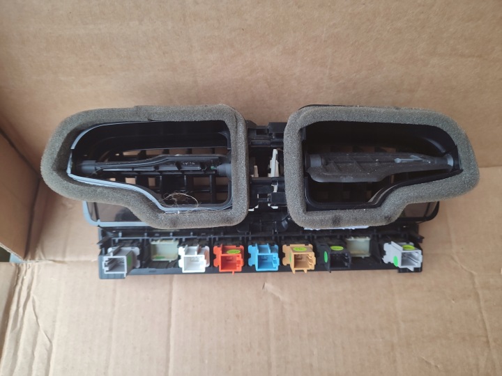 GRILLES CONDUIT D'AIR CENTRAL VW POLO V LIFT 6C0819728 EUROPE 120TYS KILOMÉTRAGE