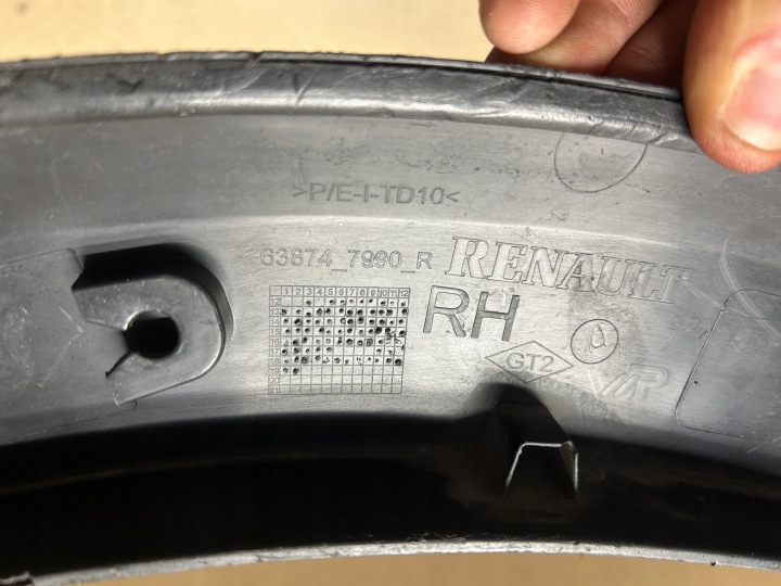 DACIA SANDERO II MOULURE GARDE-BOUE DROIT AVANT DROITE AVANT 638747990R