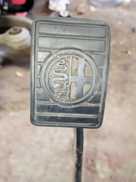 PÉDALE ADHÉRENCE ALFA ROMEO 159
