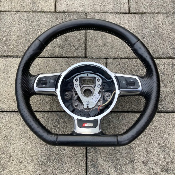AUDI TT A3 LIFT 2011 ANNÉE S-LINE VOLANT CUIR MULTIFONCTIONNELLE SCIETA