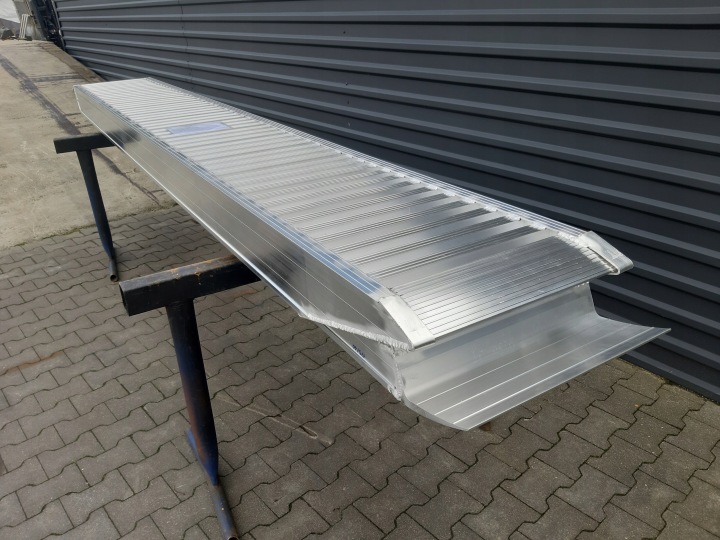 PLATEFORME D'ACCÈS ALUMINIUM 6M UDZWIG 12T POLONAIS FABRICANT WIERTNICA
