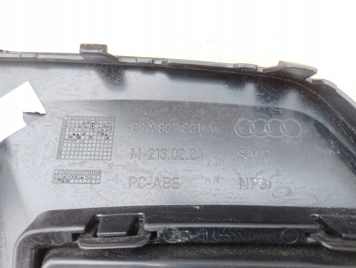 AUDI A1 II 82A GAUCHE GRILLE CALANDRE PARE-CHOCS ARRIÈRE EN BON ÉTAT ORIGINAL