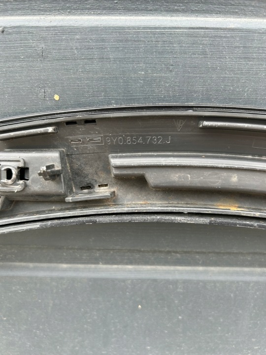 PORSCHE CAYENNE III MOULURE GARDE-BOUE DROIT ARRIÈRE 9Y0854732J