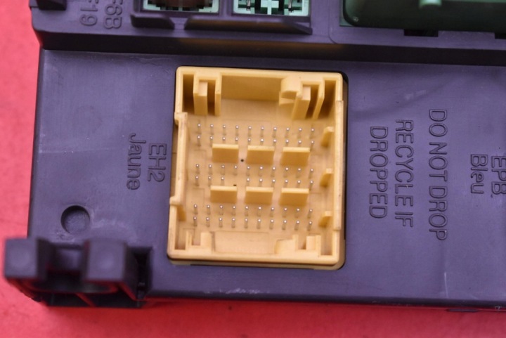 BOÎTE FUSIBLES FUSIBLE 9806687980 PEUGEOT 508 1 I SW 2.0 BLUEHDI 180 KM