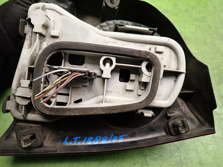 PHARE GAUCHE ARRIÈRE ARRIÈRE VW POLO IV 9N LIFT 06R 6Q6945095M 6Q6945111F