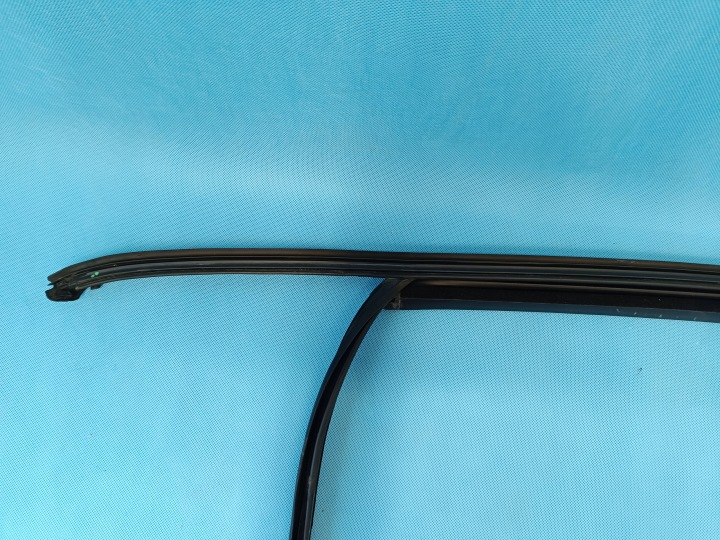 VW PASSAT B8 VARIANT 2024 R MOULURE GUIDE PORTES GAUCHE AVANT 3G0837431AA