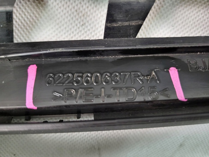 CALANDRE RADIATEUR GRILLE RENAULT CLIO V 622560637R