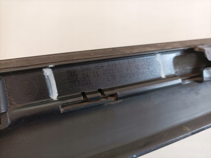 VW PASSAT B8 GAUCHE MOULURE PORTES AVANT 3G0854939L