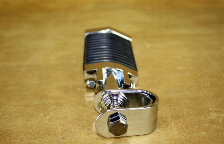 PODNOZKI SUR ARCEAU 25-32 MM CHROME PLAT MÉTAL