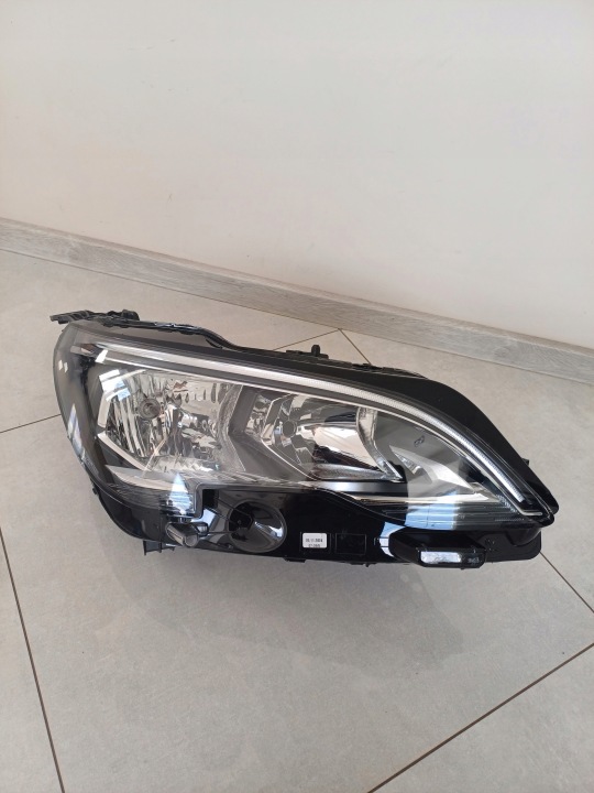 PHARE DROIT AVANT AVANT PEUGEOT 3008 5008 II 2 90094693