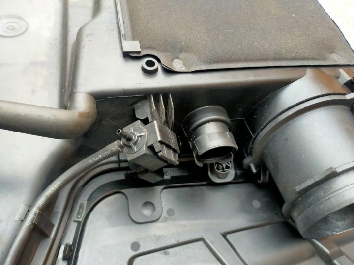 AUDI Q7 4M CHÂSSIS FILTRE AIR PROTECTION MOTEUR 4M0133837