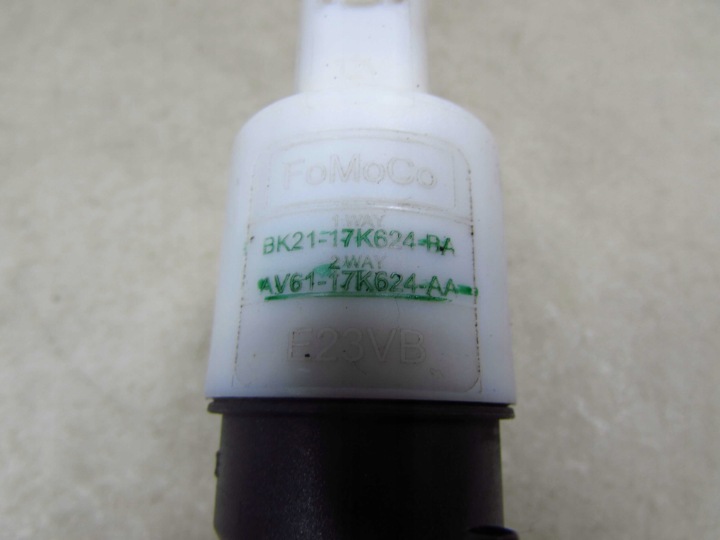 VOLVO S60 II V60 10- POMPE LAVE-GLACES BK21-17K624-BA AV61-17K624-AA