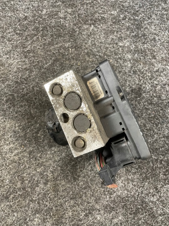 VOLVO S60 I LIFT POMPE ABS ATE 30643982 P30643979