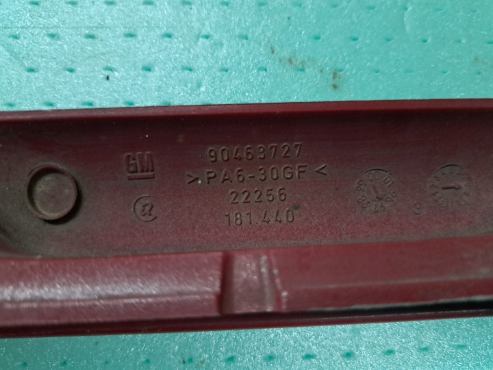 OPEL VECTRA B MOULURE CACHE COUVERCLES DE COFFRE ARRIÈRE