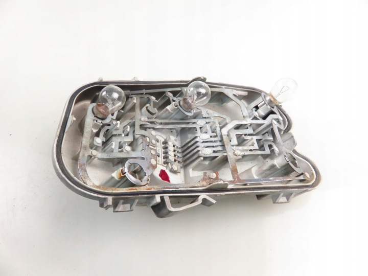 DOUILLE D'AMPOULE GAUCHE ARRIÈRE AUDI A6 (4F2, C6) 436071 436073