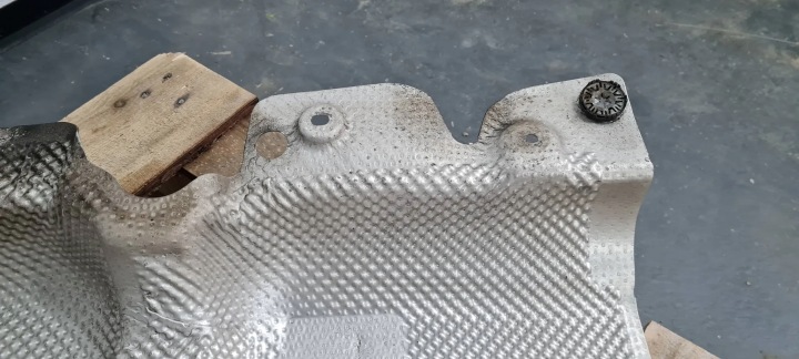 Q3 83A PROTECTION THERMIQUE TUYAUX ÉCHAPPEMENT 5QA825613E