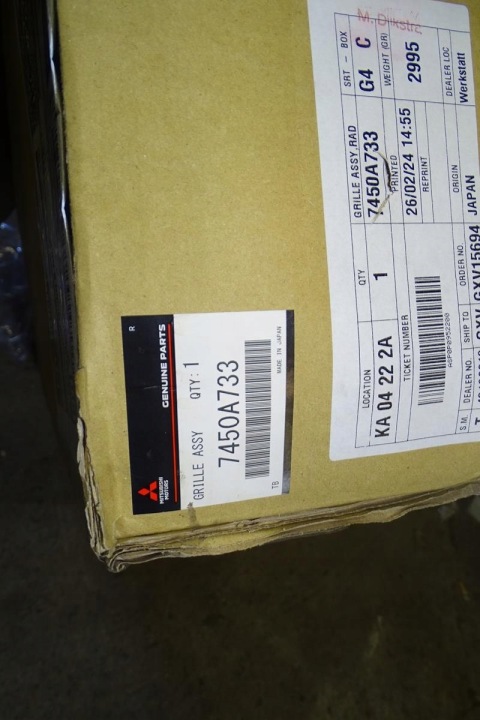 MITSUBISHI PAJERO IV GRILLE CALANDRE PARE-CHOCS