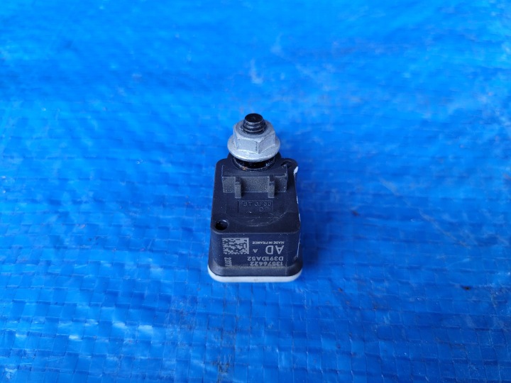 OPEL-CZESCI ASTRA K CAPTEUR COUP ZDERZENIA 13576422 AD
