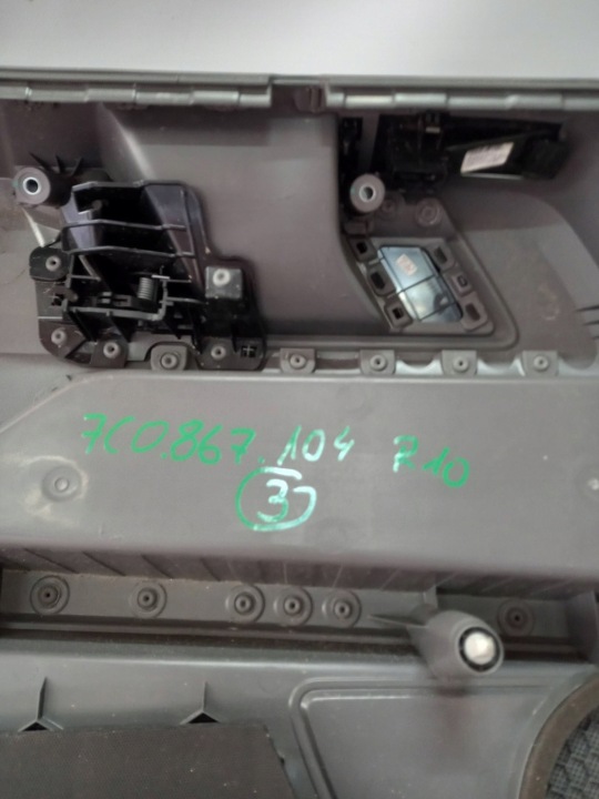 COLLECTEUR PORTES DROIT AVANT VW CRAFTER 7C0867104