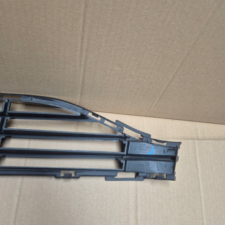 VOLVO V40 GRILLE PARE-CHOCS 31353311