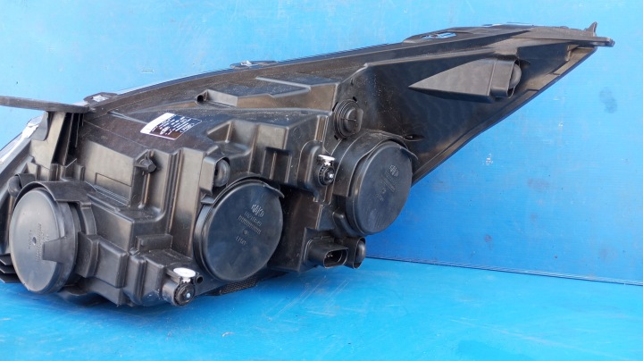 BK21-13D152-BJ PHARE DROIT AVANT LENTILLE EUROPE 2024 ANNÉE FORD TRANSIT CUSTOM
