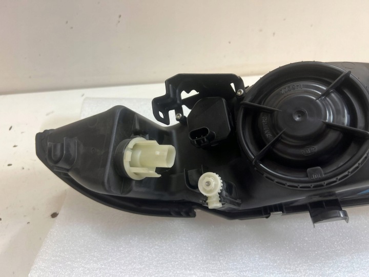 MITSUBISHI CARISMA PHARE DROITE AVANT DROIT AVANT NEUF OEM