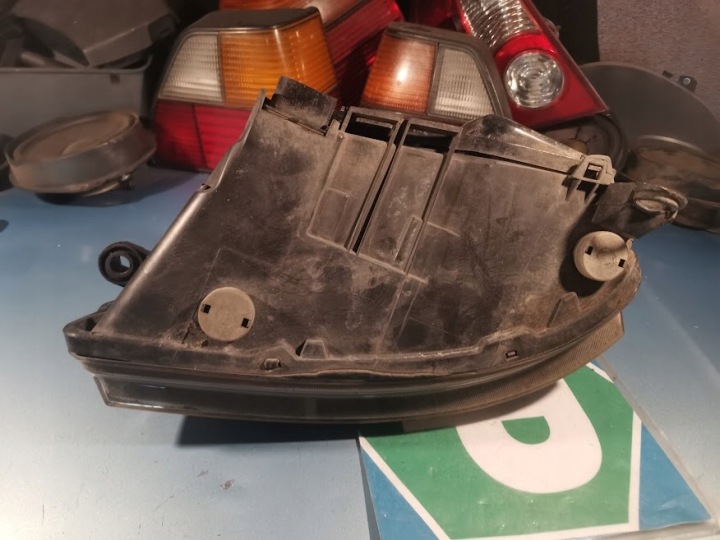 PHARE DROIT AVANT AVANT SEAT AROSA RESTYLAGE 6H1941030