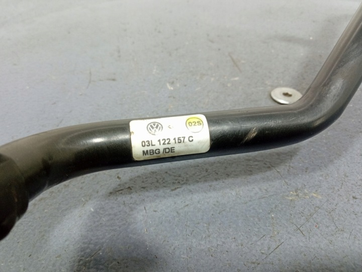 AUDI Q5 8R A4 B8 2.0 TDI FIL TUYAU EAU LIQUIDE 03L122157C