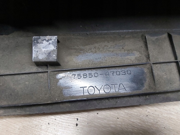 TOYOTA PRIUS IV 1,8 XW50 MOULURE REVÊTEMENT SEUIL DROITE 75850-47030