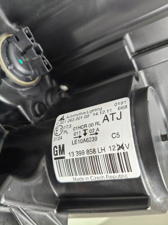 PHARE GAUCHE PROJECTEUR OPEL ZAFIRA C 12-16