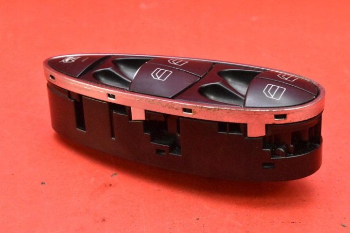 PANNEAU COMMANDE VITRE EUROPE A2118213679 MERCEDES CLS C219 BERLINE 04-08