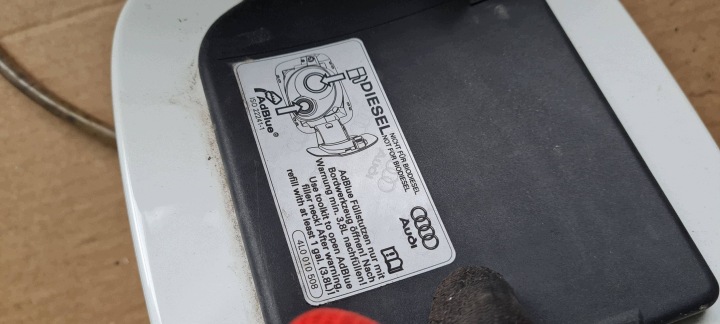 Q5 8R SQ5 LIFT CLAPET GOULOTTE DE REMPLISSAGE CARBURANTS LY9C 8R0809999B