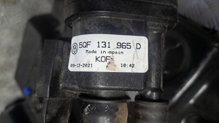 VW TIGUAN 5N RÉSERVOIR ADBLUE 5QF131877N 5Q0131969E